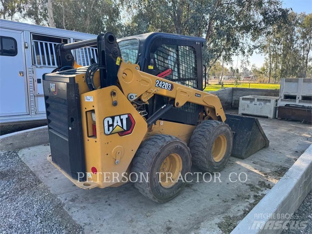 CAT 242D3 Mini incarcator