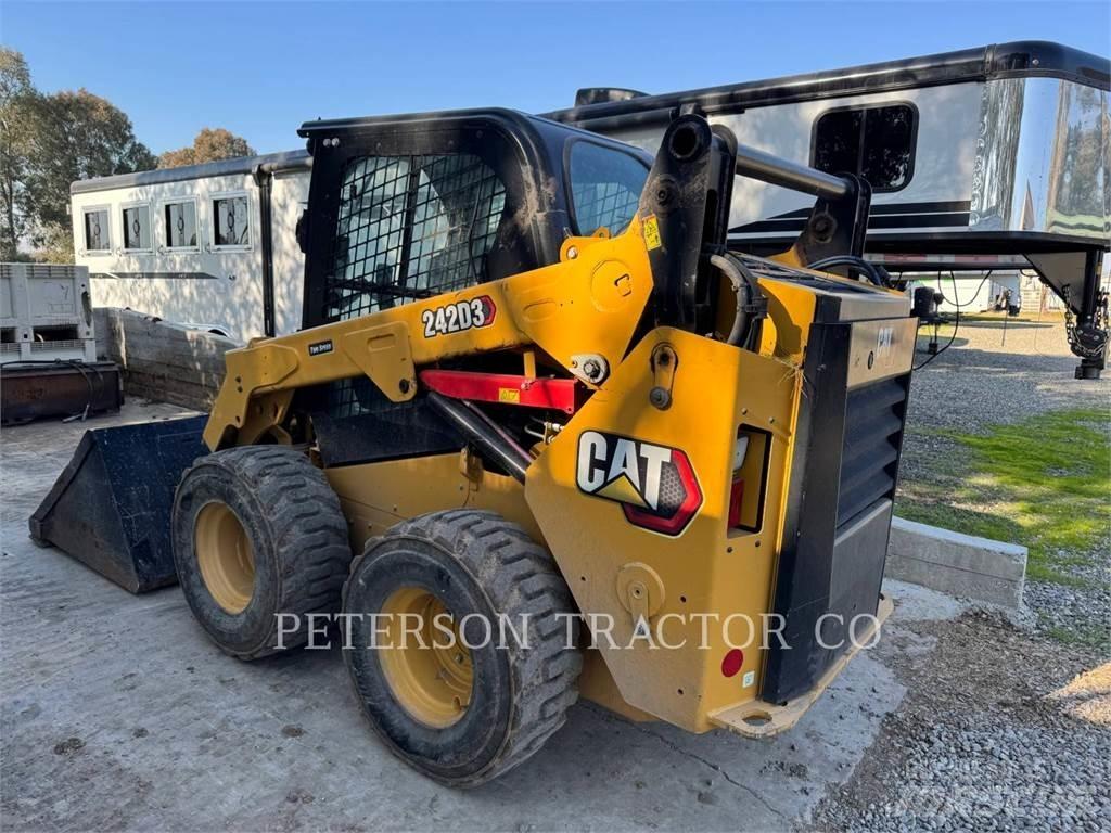 CAT 242D3 Mini incarcator