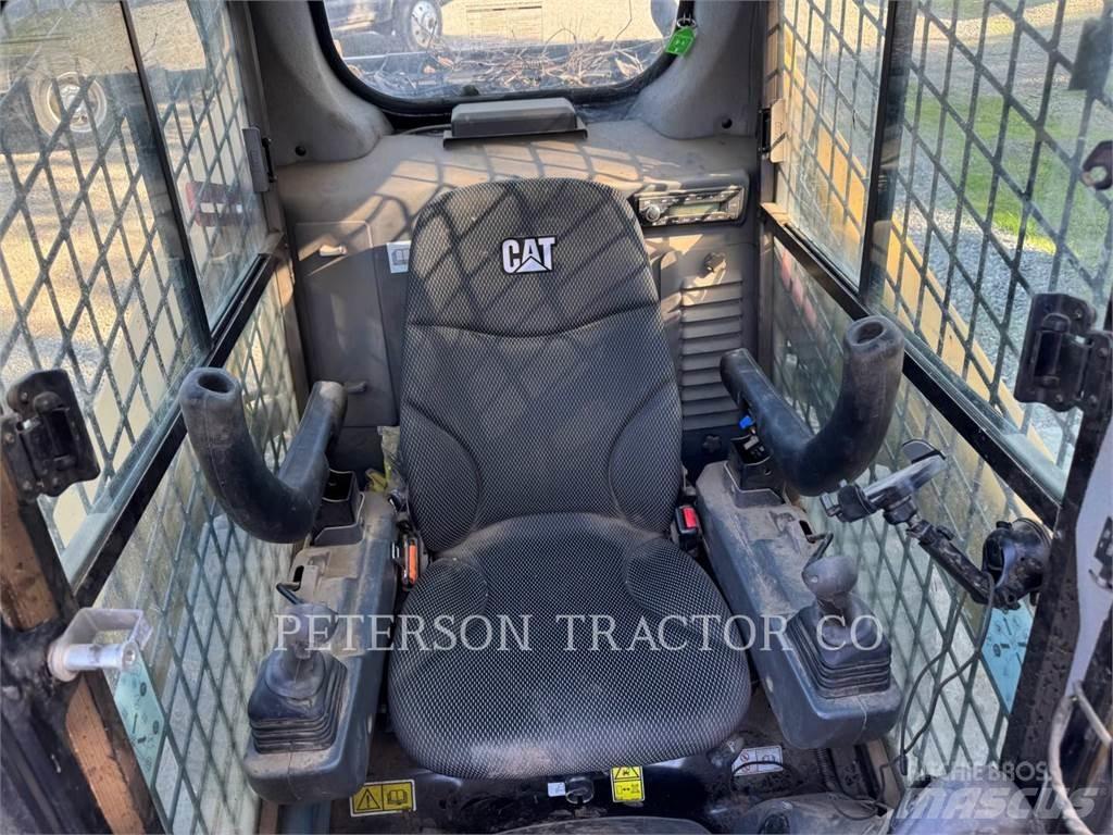 CAT 242D3 Mini incarcator