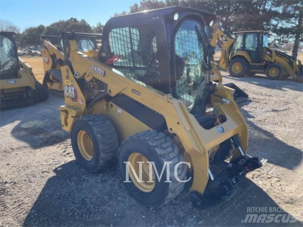 CAT 242D3 Mini incarcator