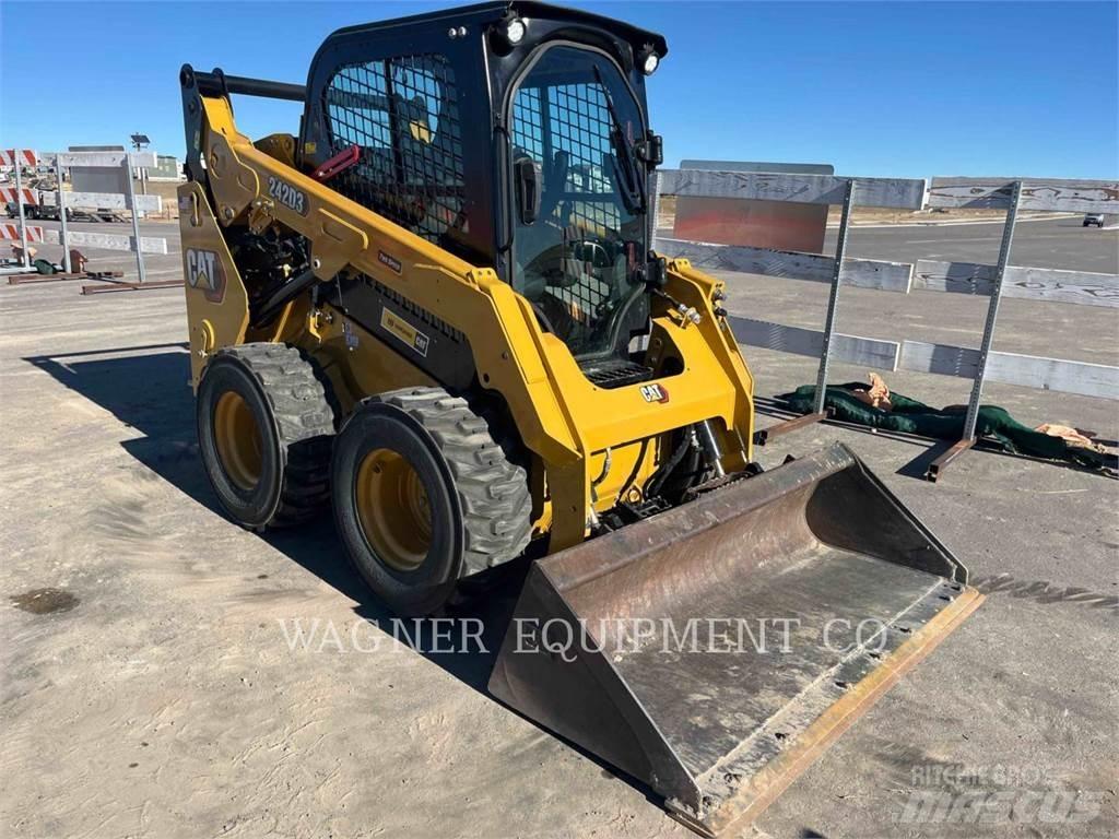 CAT 242D3 Mini incarcator
