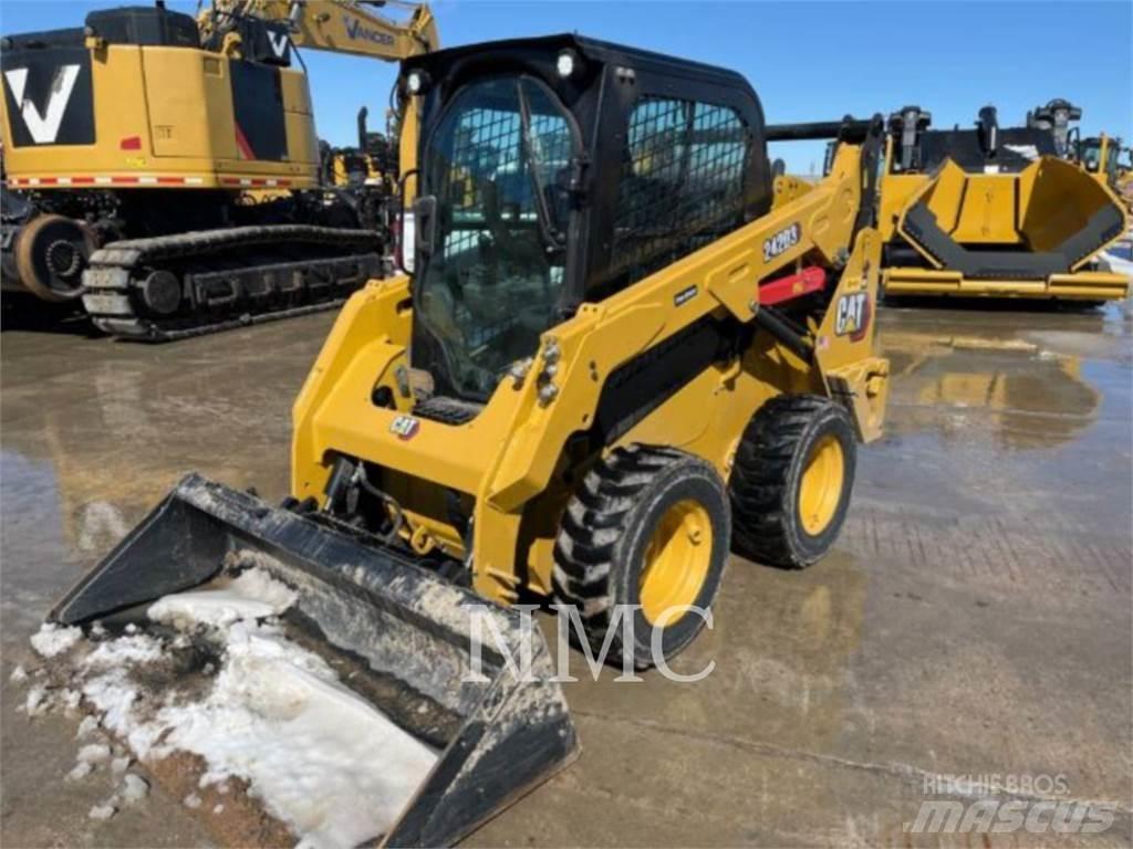 CAT 242D3 Mini incarcator