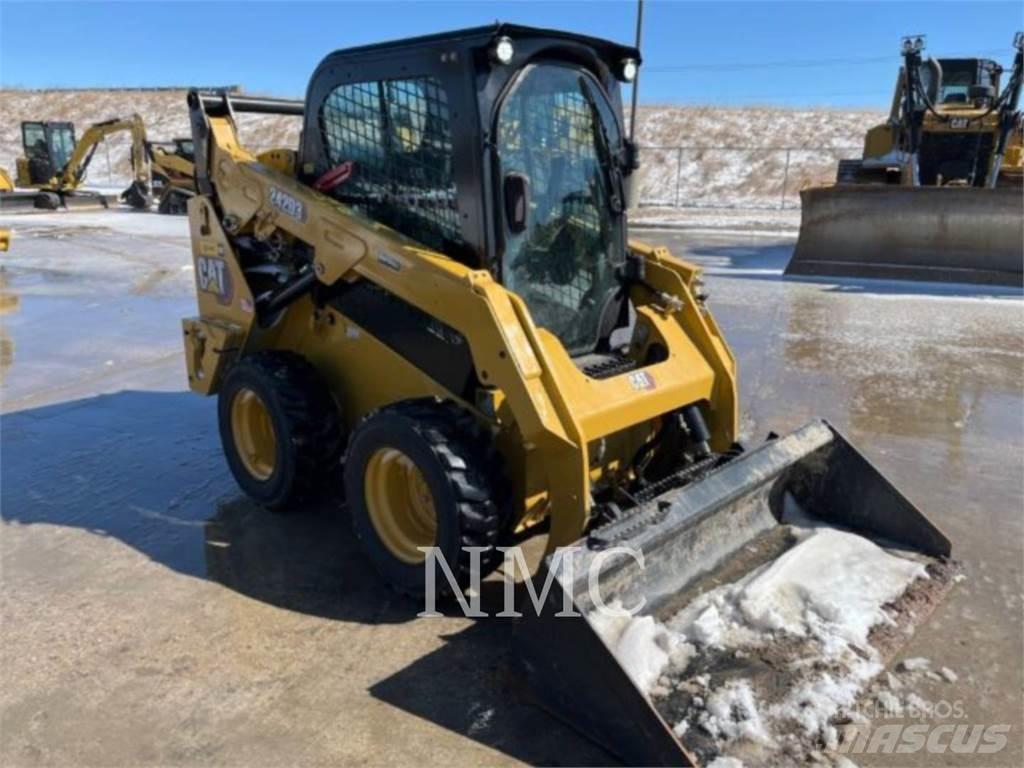 CAT 242D3 Mini incarcator