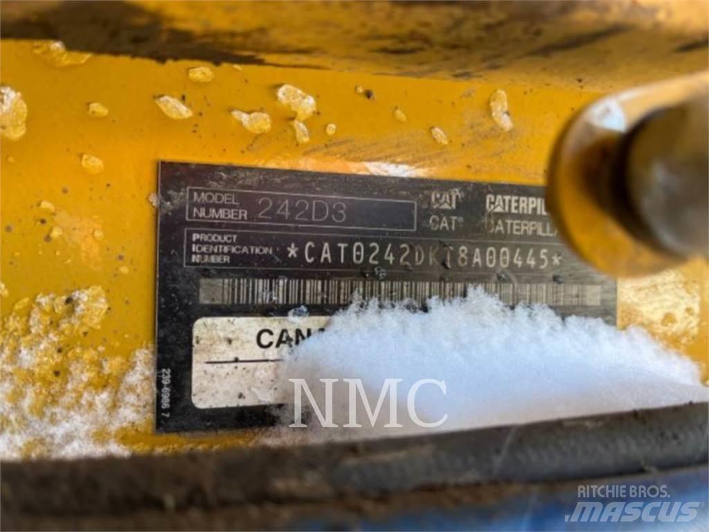 CAT 242D3 Mini incarcator