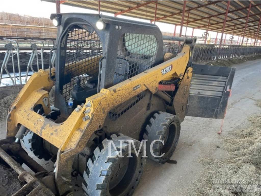CAT 242D3 Mini incarcator