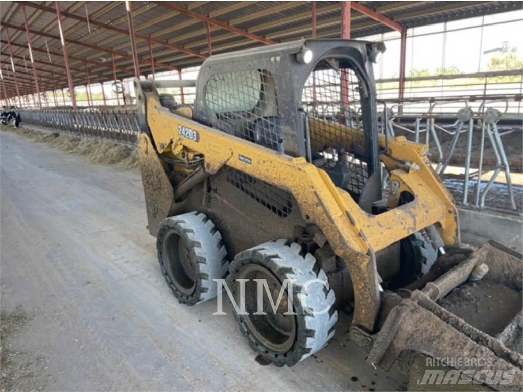CAT 242D3 Mini incarcator