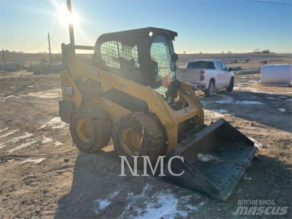 CAT 242D3 Mini incarcator