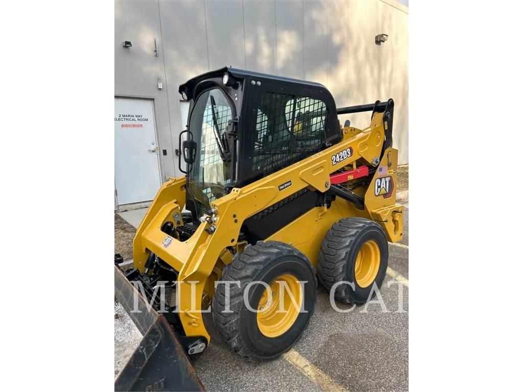 CAT 242D3 Mini incarcator