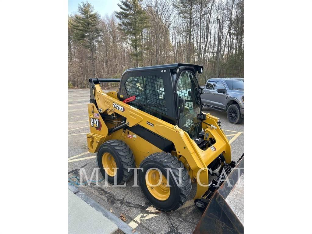 CAT 242D3 Mini incarcator