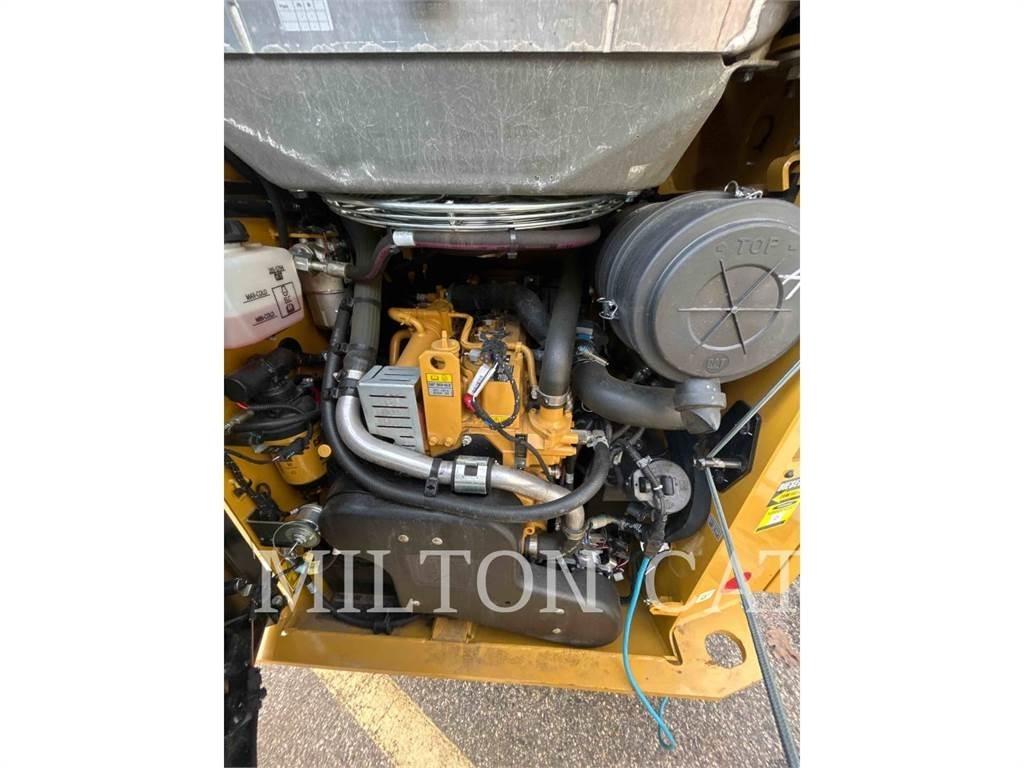 CAT 242D3 Mini incarcator