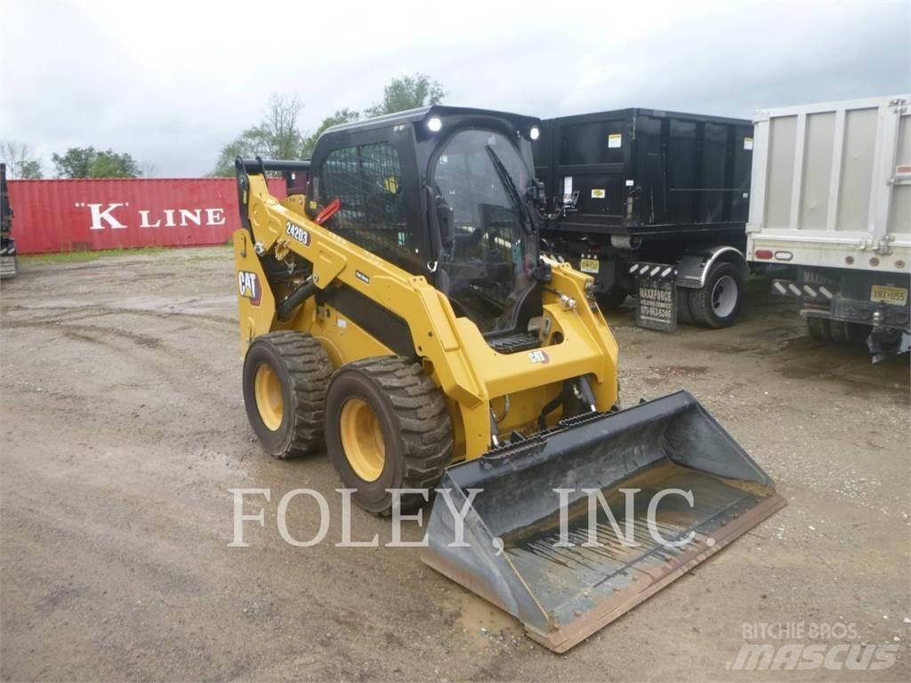 CAT 242D3 Mini incarcator