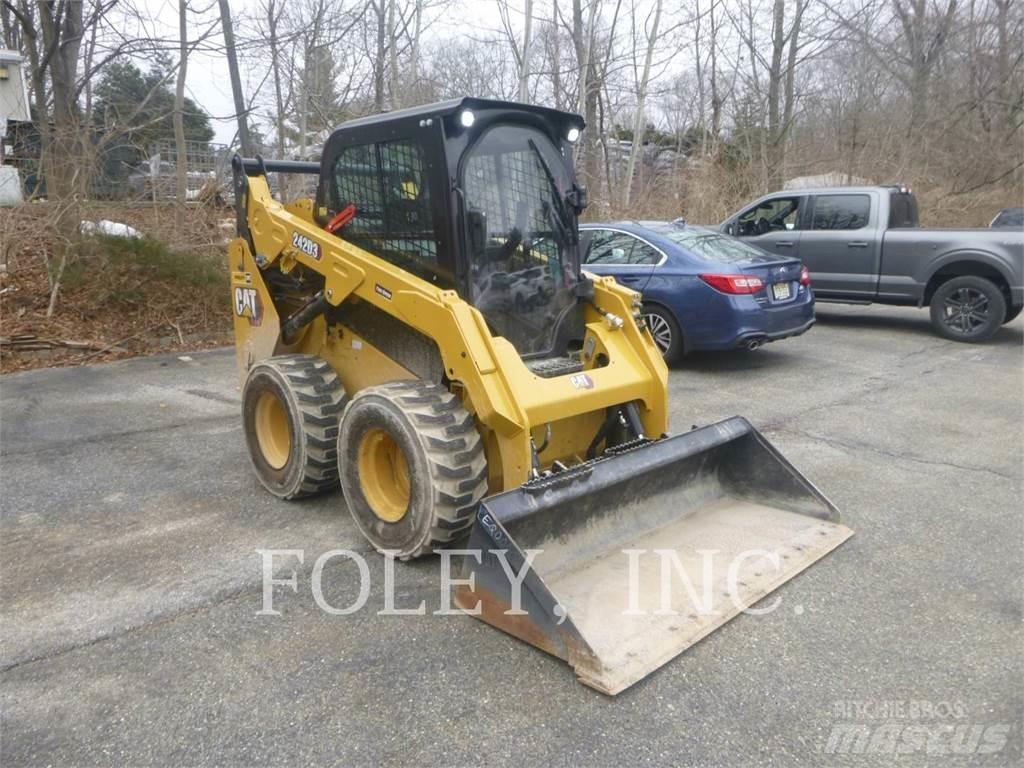 CAT 242D3 Mini incarcator