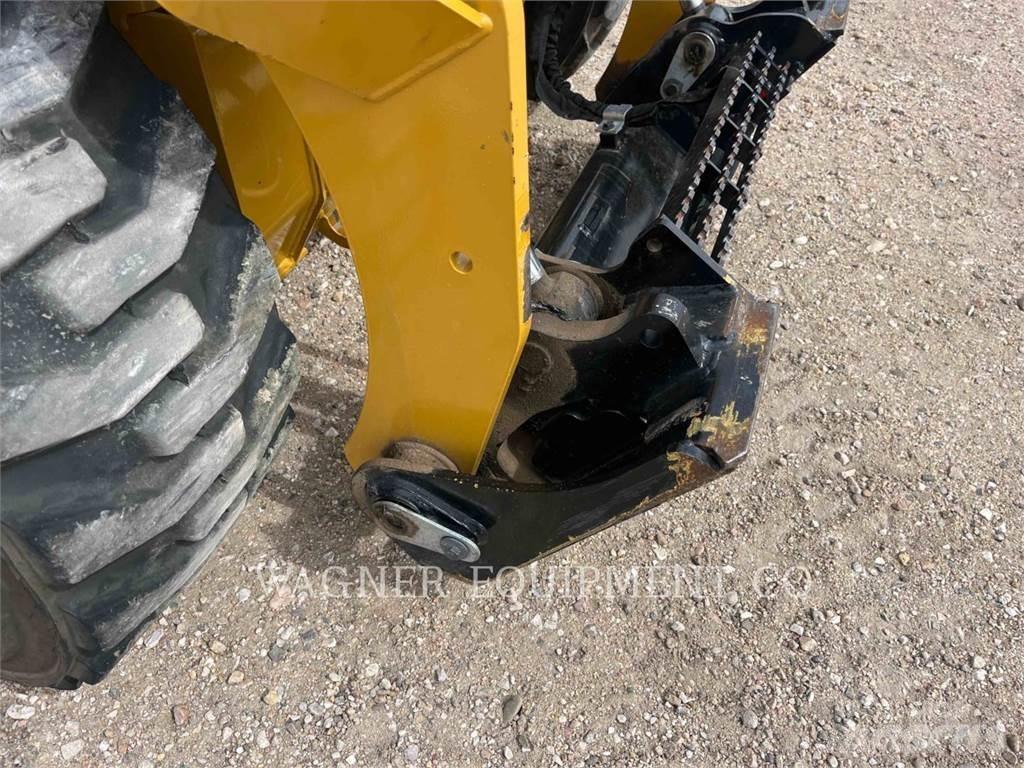 CAT 242D3 Mini incarcator