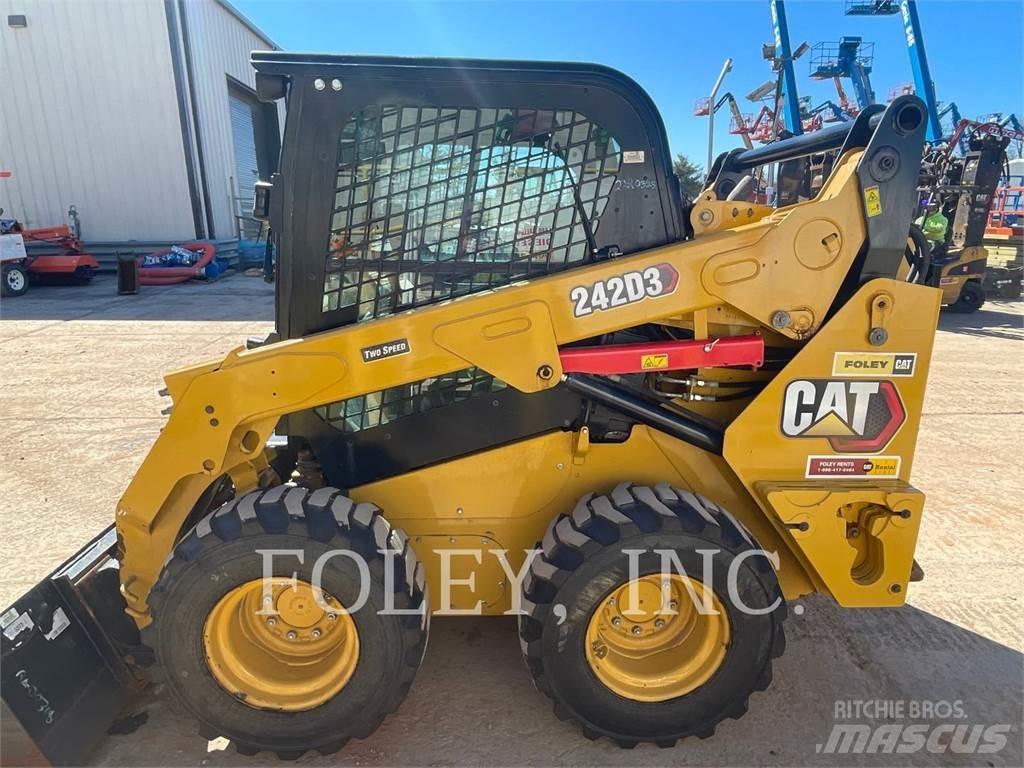 CAT 242D3 Mini incarcator
