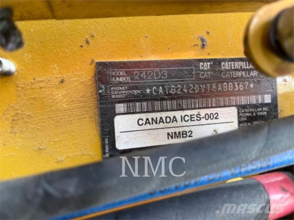 CAT 242D3 Mini incarcator