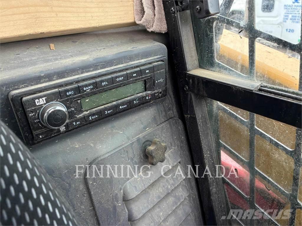 CAT 242D3 Mini incarcator