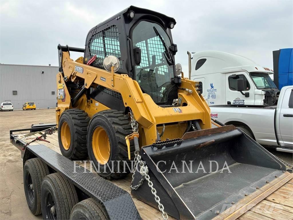 CAT 242D3 Mini incarcator