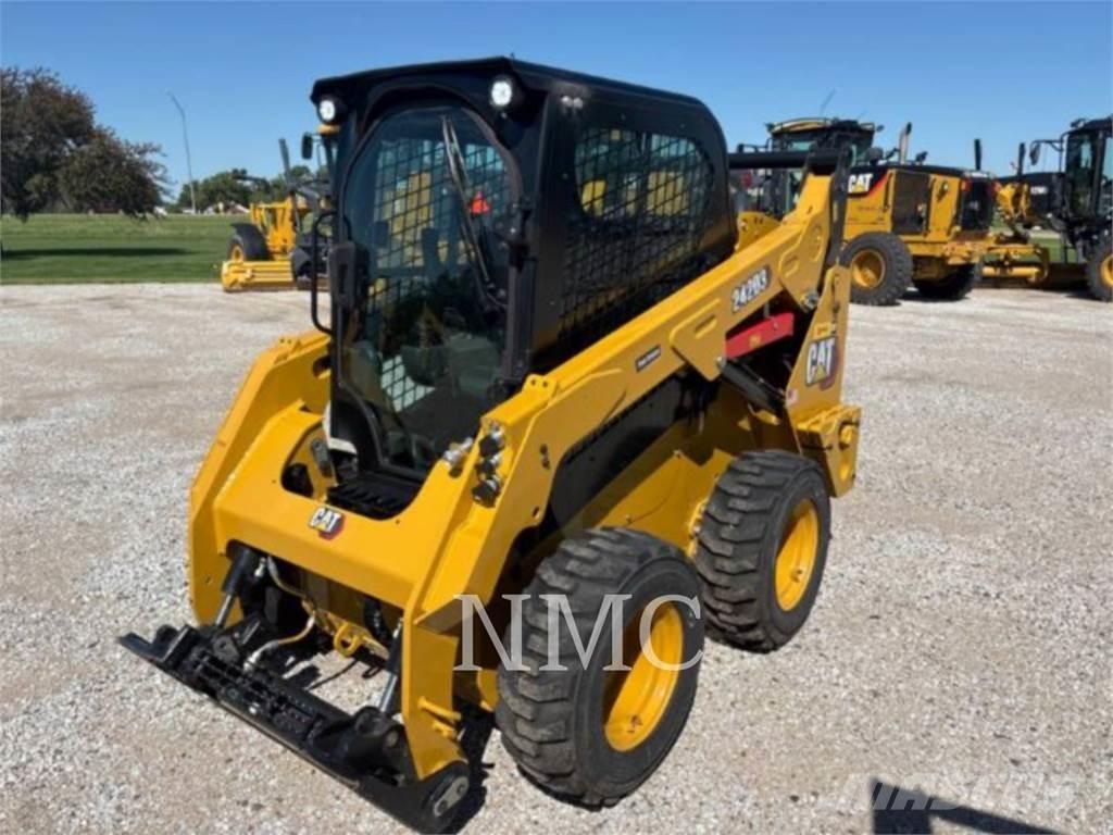 CAT 242D3 Mini incarcator