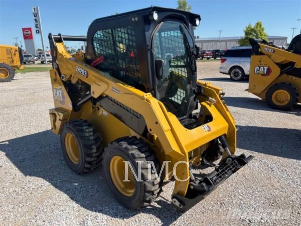CAT 242D3 Mini incarcator