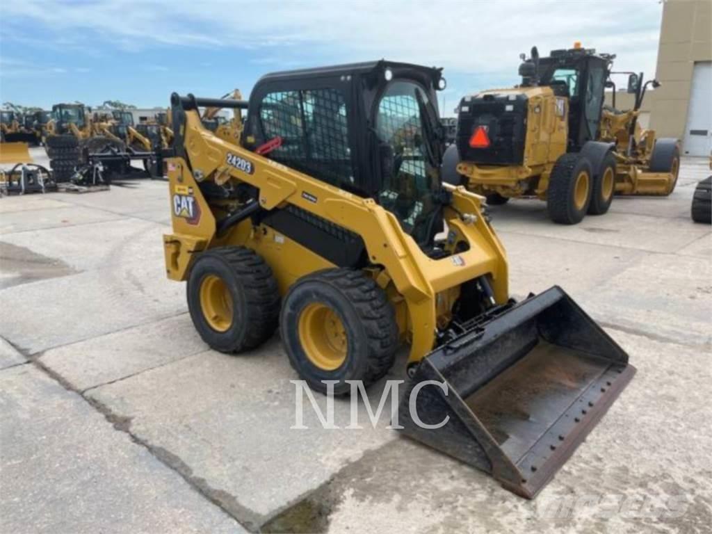 CAT 242D3 Mini incarcator