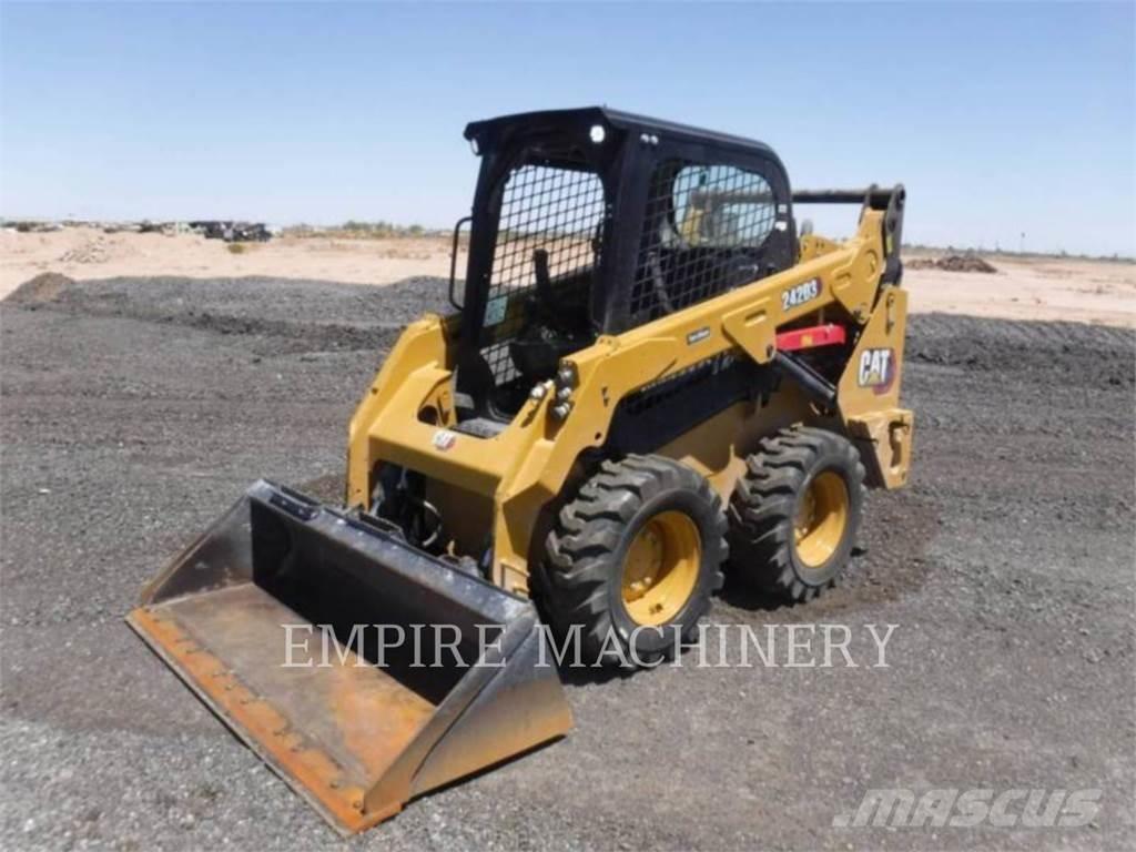 CAT 242D3 Mini incarcator