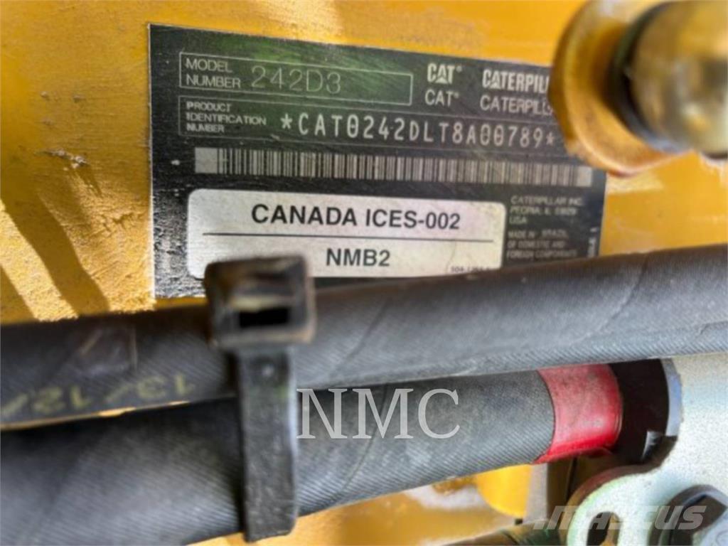 CAT 242D3 Mini incarcator