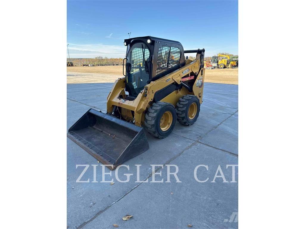 CAT 242D3 Mini incarcator