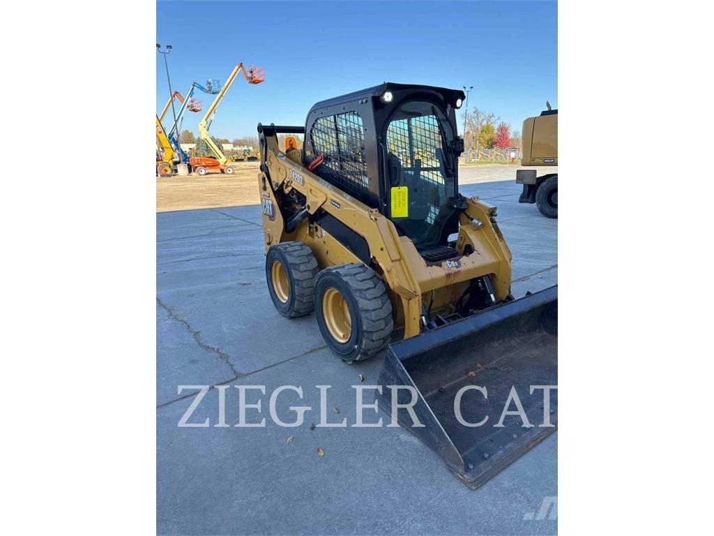 CAT 242D3 Mini incarcator