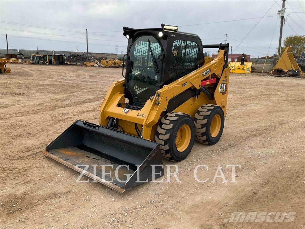CAT 242D3 Mini incarcator
