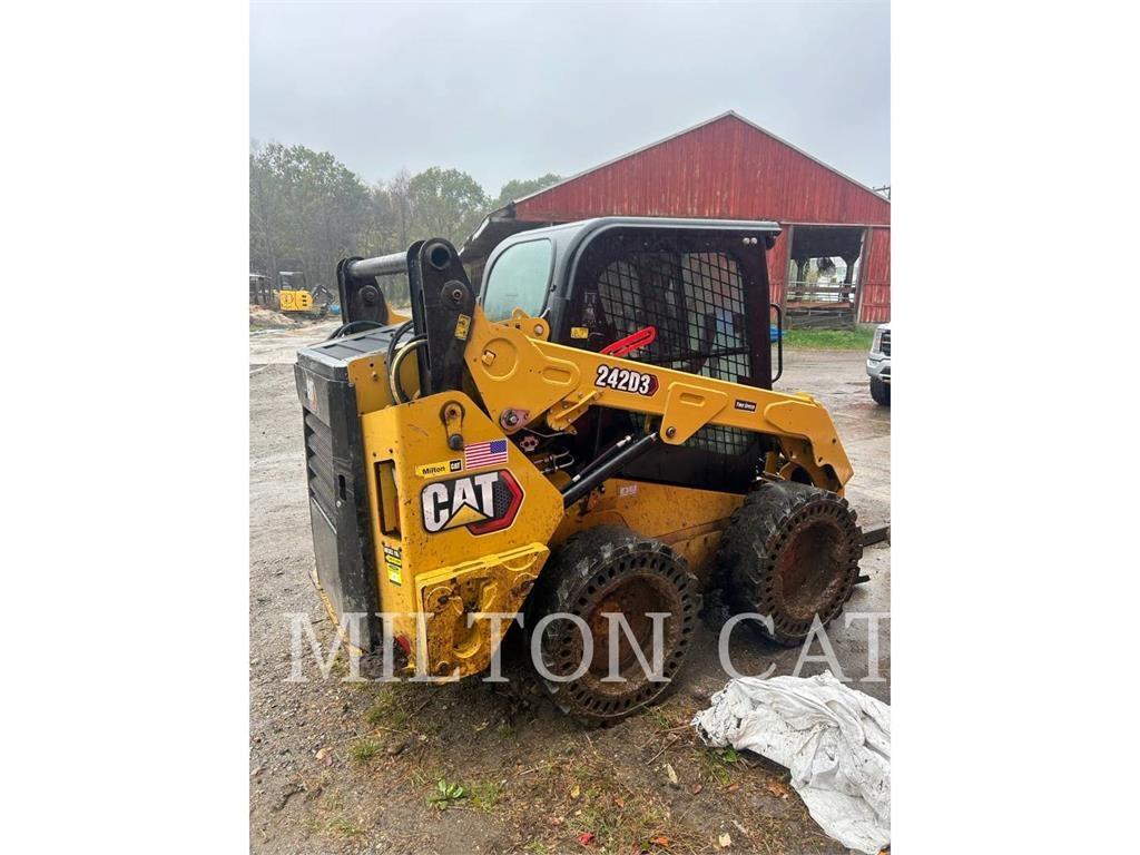 CAT 242D3 Mini incarcator