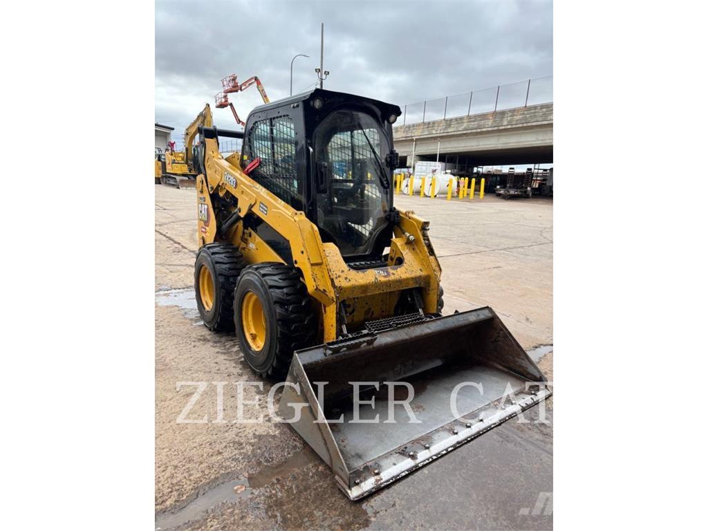CAT 242D3 Mini incarcator