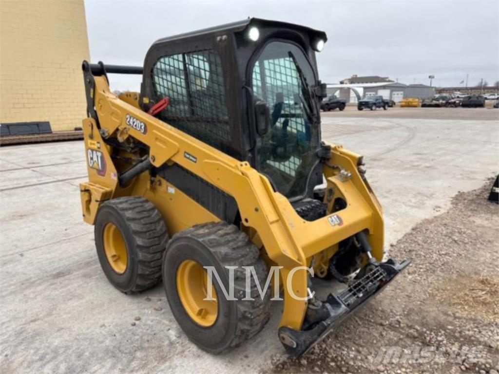 CAT 242D3 Mini incarcator