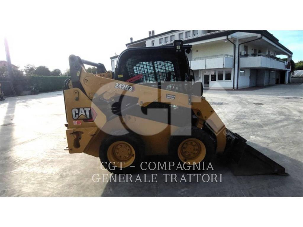 CAT 242D3 Mini incarcator