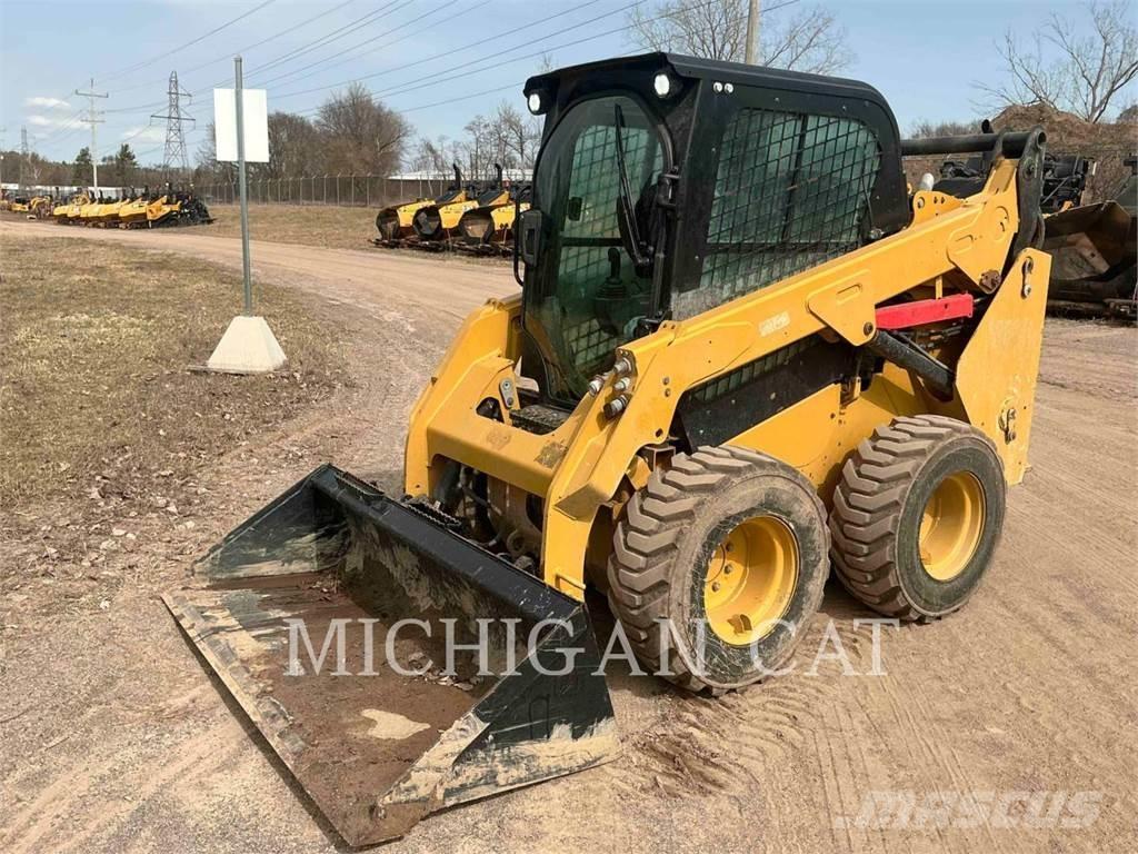 CAT 242D3 AQ+ Mini incarcator