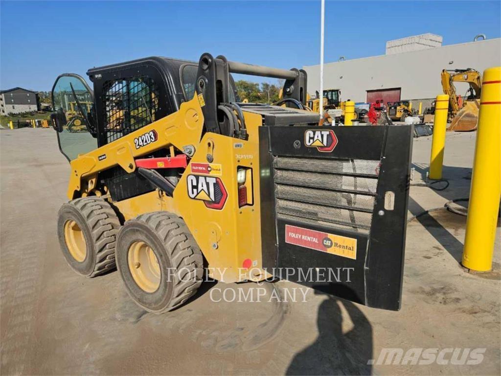 CAT 242D3STD2C Mini incarcator