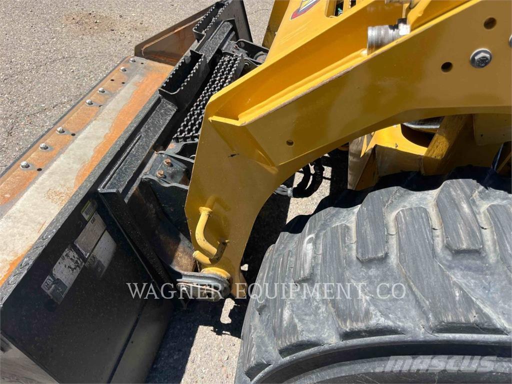 CAT 246D3 Mini incarcator