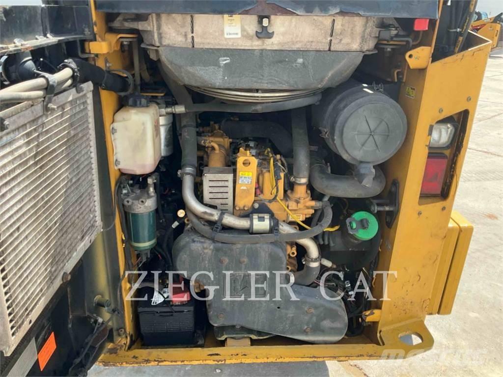 CAT 257D Încarcatoare cu excavator