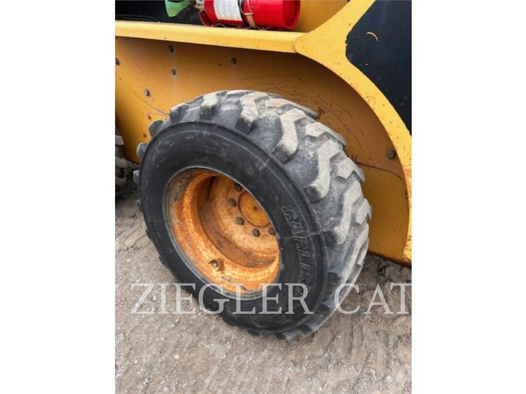 CAT 262 Mini incarcator