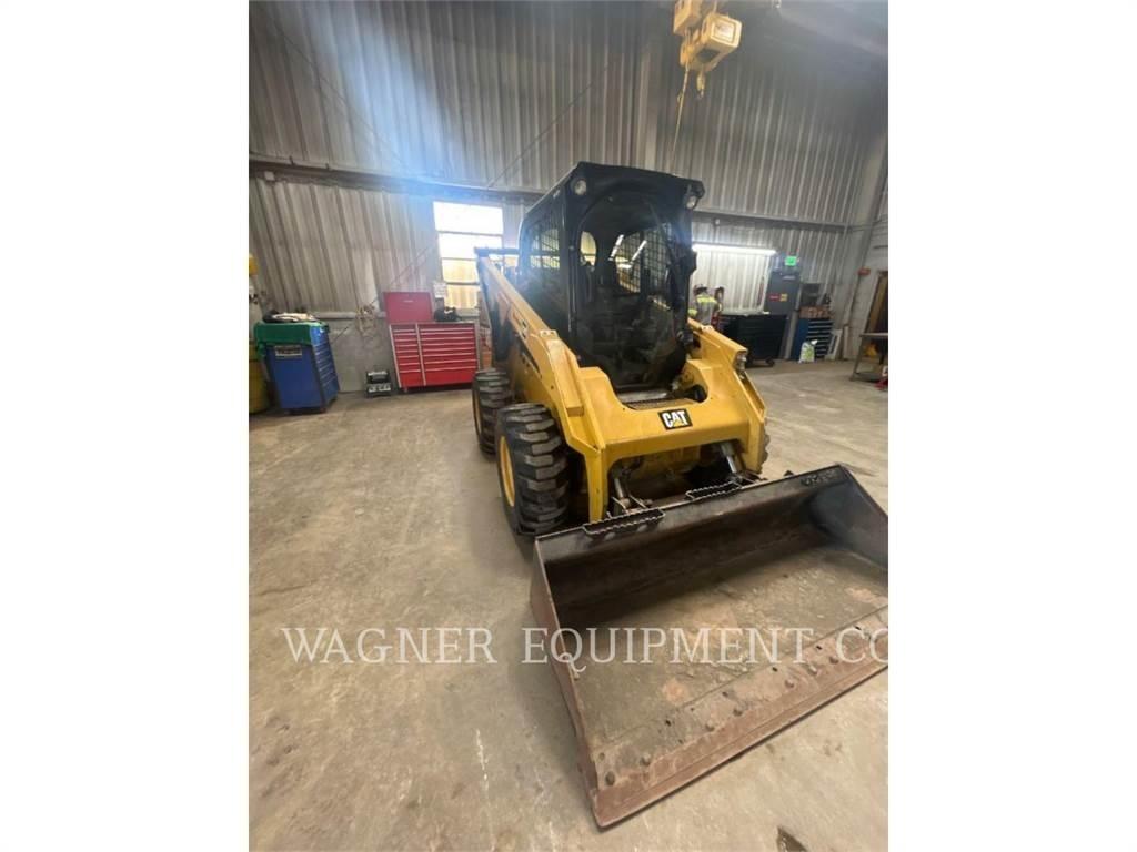 CAT 272D2 Mini incarcator