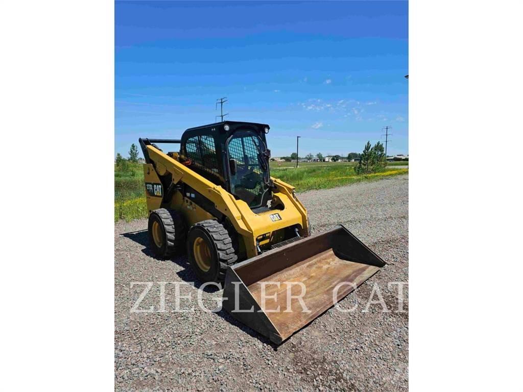 CAT 272D2 Mini incarcator