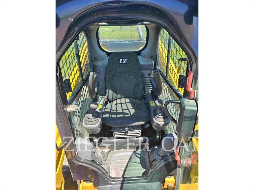 CAT 272D2 Mini incarcator