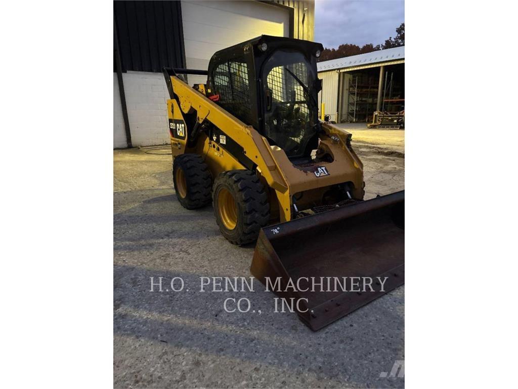 CAT 272D2 Mini incarcator