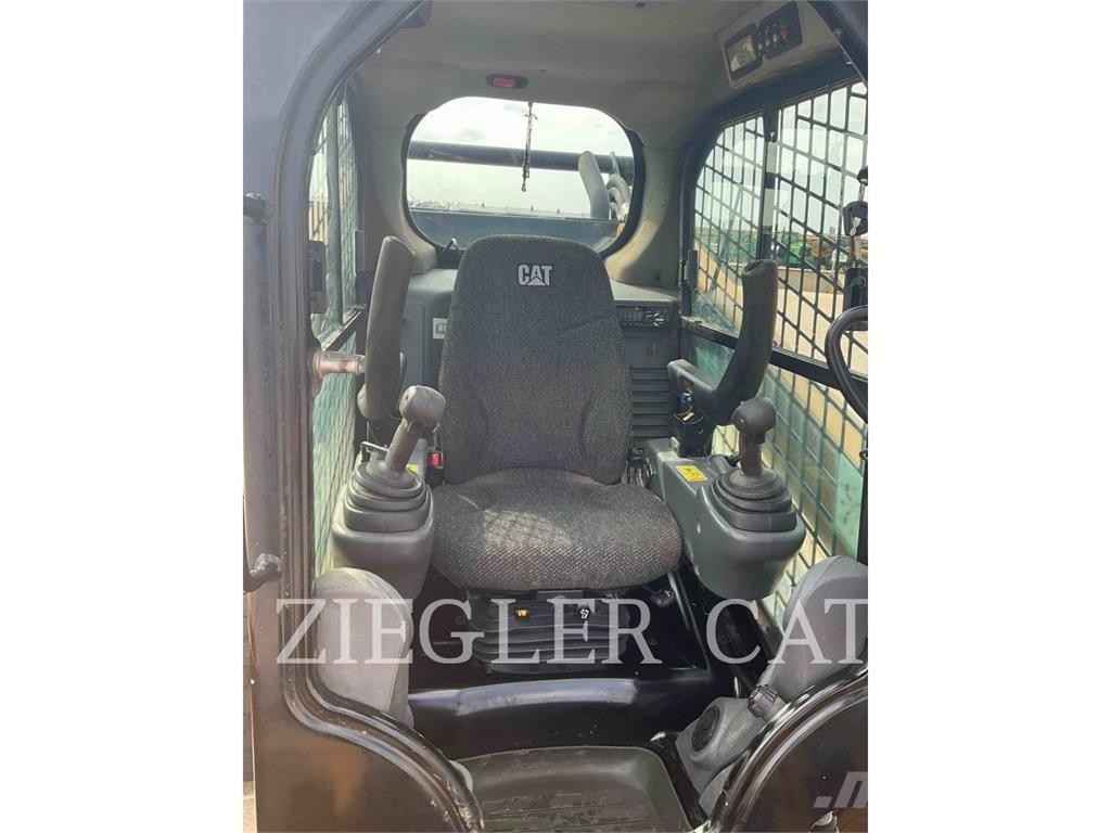 CAT 272D2XHP Mini incarcator