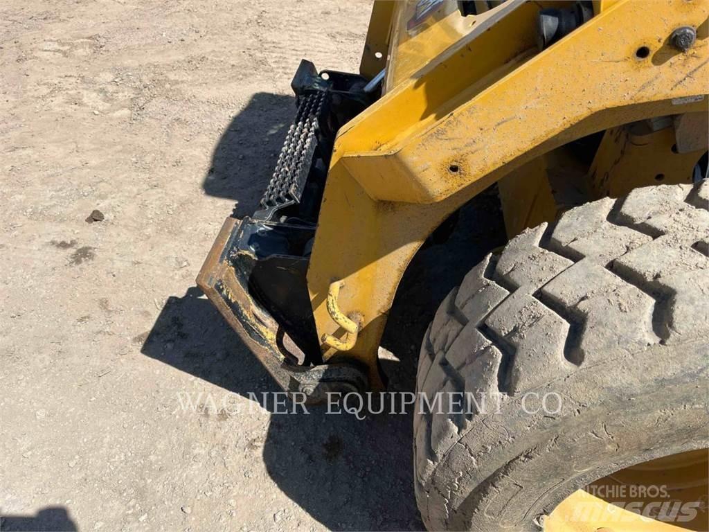 CAT 272D3 Mini incarcator