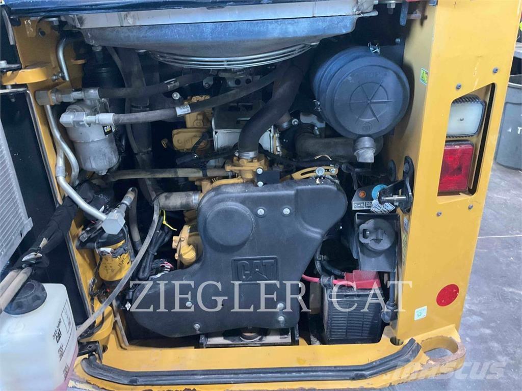 CAT 272D3 Mini incarcator