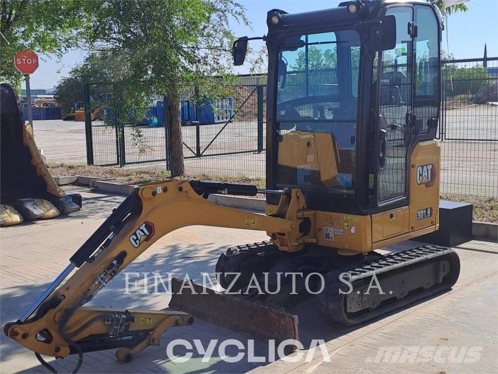CAT 301.8 Excavatoare pe șenile

