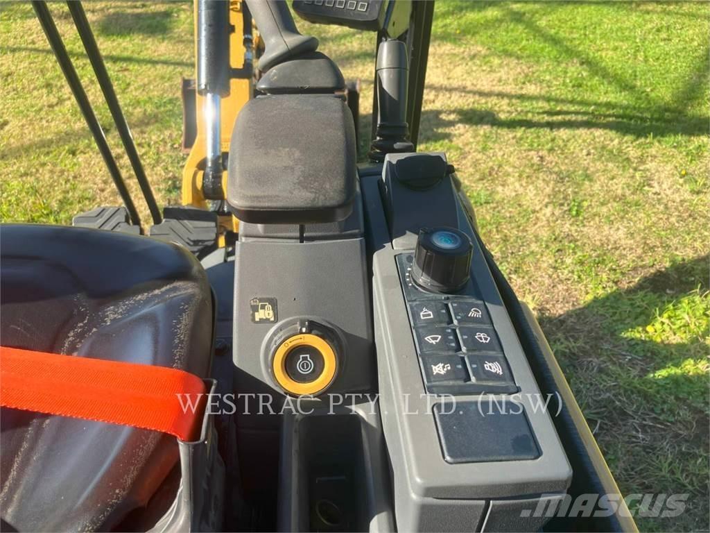 CAT 301.8 Excavatoare pe șenile
