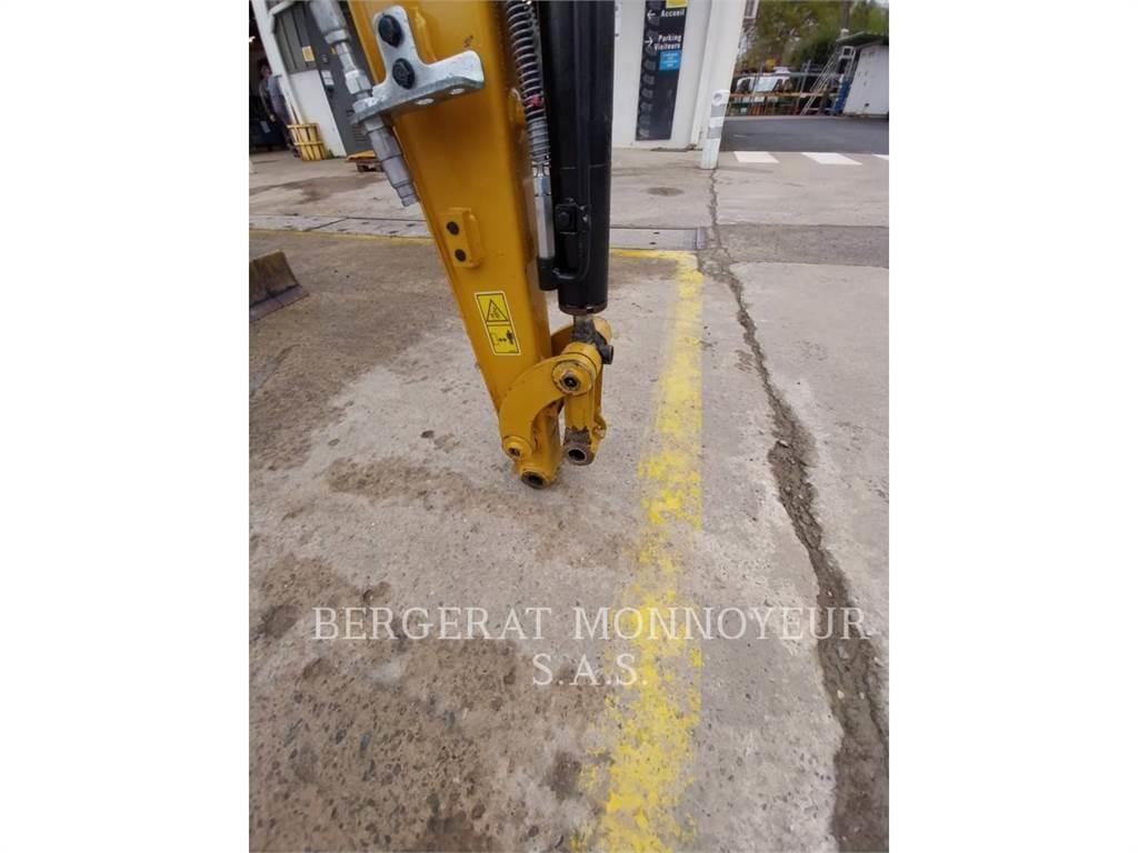CAT 302 Excavatoare pe șenile
