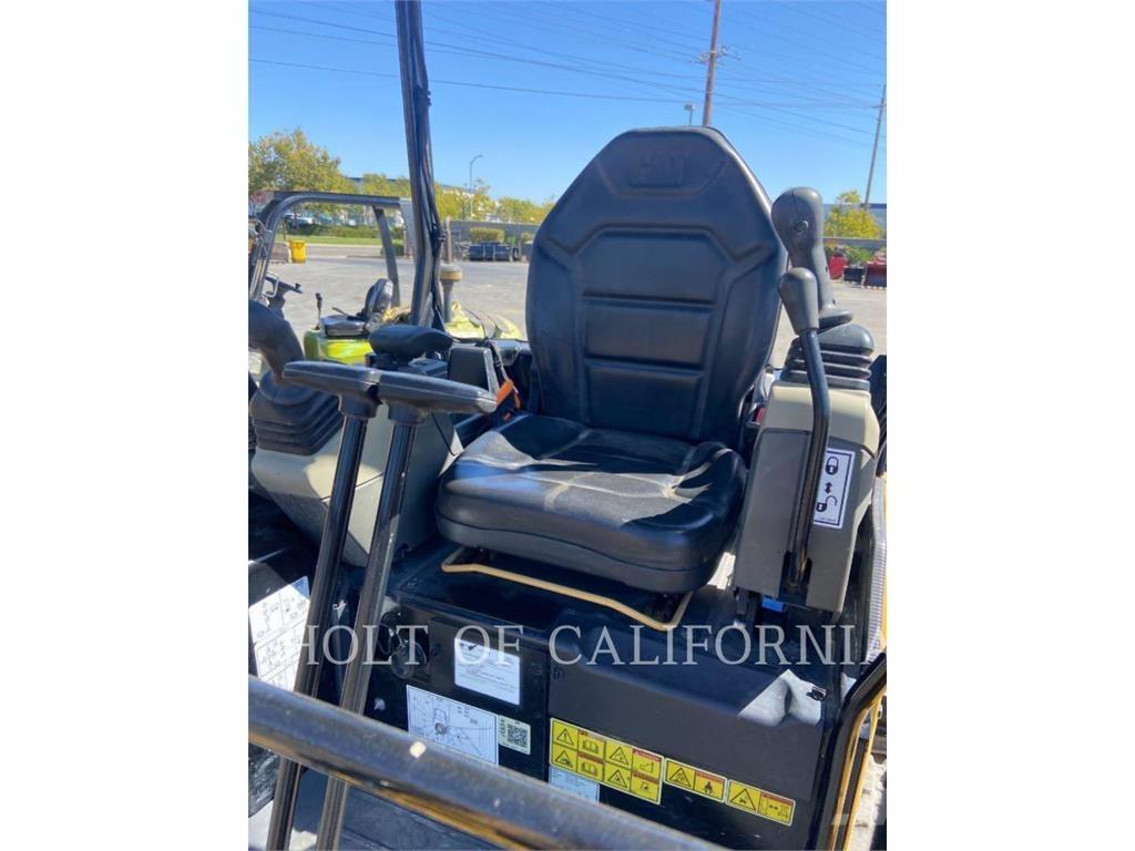 CAT 302 Excavatoare pe șenile
