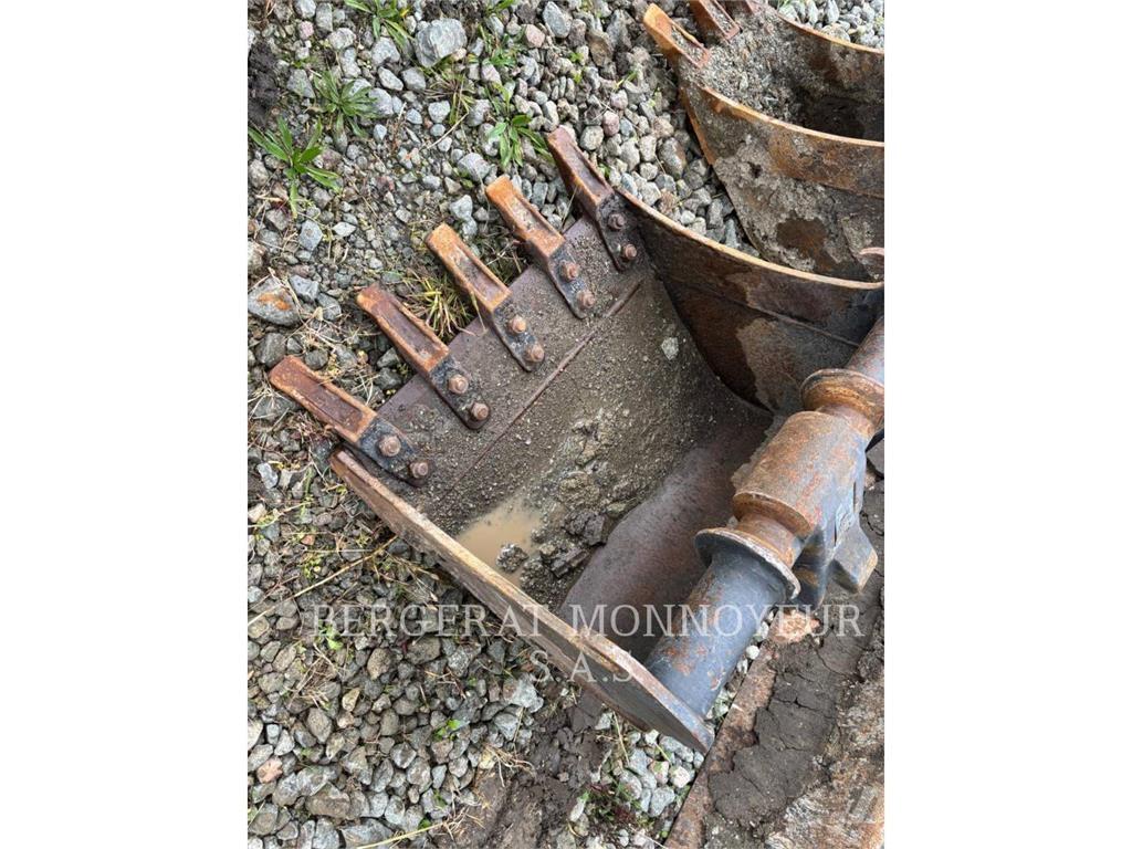 CAT 302.7 Excavatoare pe șenile
